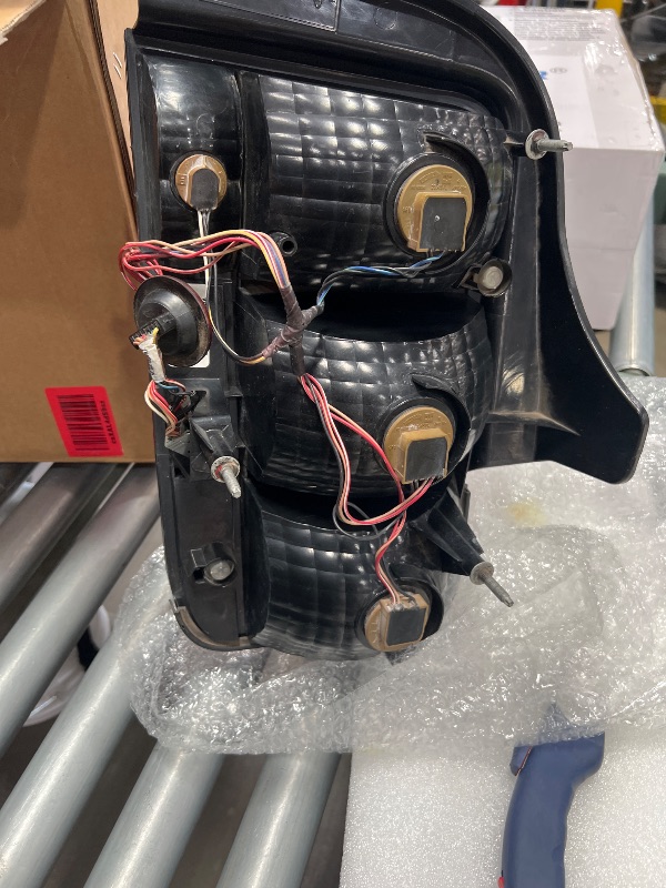 Photo 1 of ***MISSING HARDWARE***
Replacement 2005-2009 Ford Mustang - Driver and Passenger Side Halogen Tail Light, Without bulb(s), OE Replacement