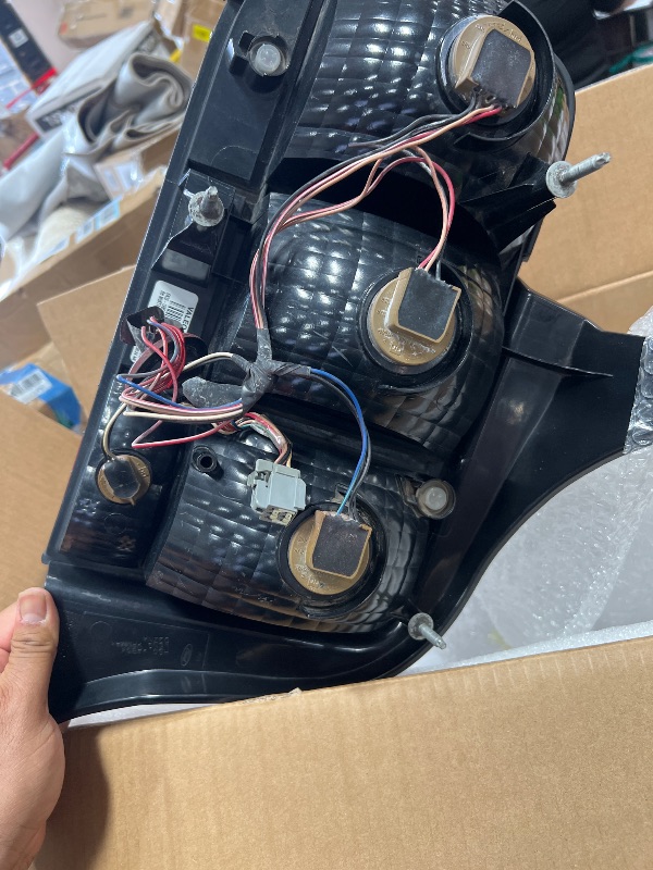Photo 1 of ***MISSING HARDWARE***
Replacement 2005-2009 Ford Mustang - Driver and Passenger Side Halogen Tail Light, Without bulb(s), OE Replacement