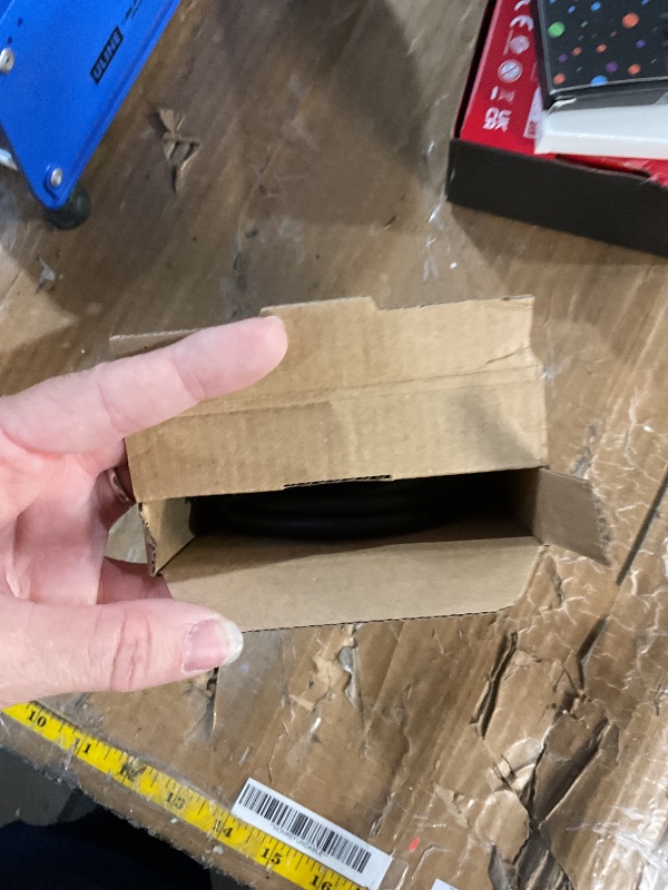 Photo 1 of Amazon Basics DisplayPort (Source) to HDMI (Display) Cable, Uni-Directional, 3 Foot, Black