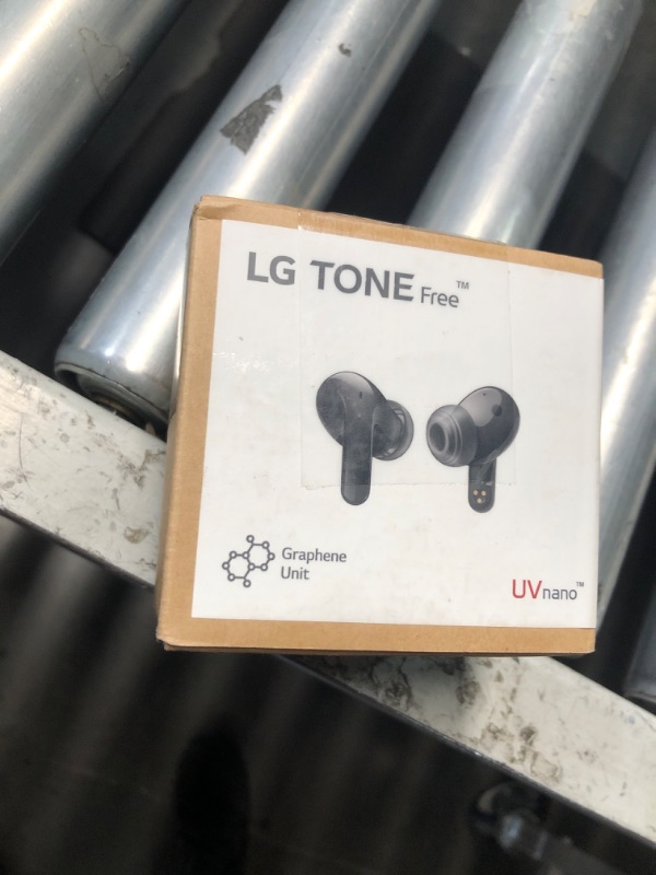 Photo 1 of ***(MAJOR DAMAGE/ SEE NOTES)***
LG Tone Free T60Q - Hybrid Active Noise Cancelling True Wireless Bluetooth Uvnano+ Earbuds