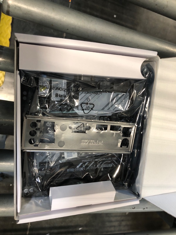 Photo 1 of ***Broken. Bent pins on CPU socket***ASUS PRIME H610I-PLUS D4 LGA 1700(Intel 12th Gen&Intel vPro)mini ITX Motherboard(PCIe 4.0,DDR4,USB 3.2 Gen 1 Type-A,1Gb Lan,DP/HDMI/D-Sub,V-M.2(E),Q-LED,Mono-out header with amp IC,SPI TPM header)