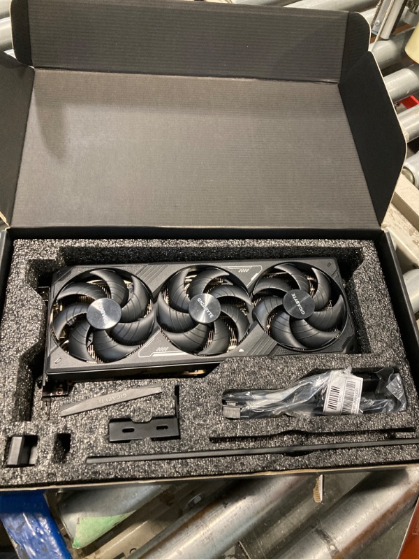 Photo 1 of ***NON FUNCTIONAL, FOR PARTS ONLY*** GIGABYTE GeForce RTX 5080 WINDFORCE OC SFF 16G Graphics Card, WINDFORCE Cooling System, 16GB 256-bit GDDR7, GV-N5080WF3OC-16GD Video Card