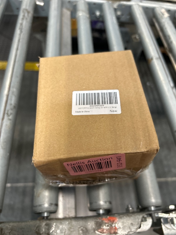 Photo 1 of ***SPOON MISSING***LEETOYI Porcelain Honey Jar with Lid and Honey Dipper,Ceramic Honey pot,12oz (Beige)