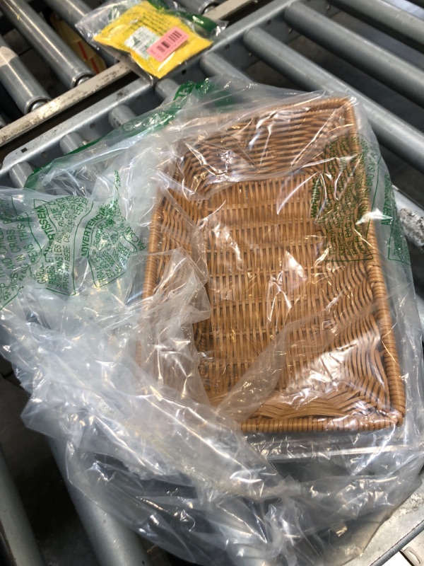 Photo 1 of *Missing Parts - Check clerk notes*
Kichvoe 1 Set Bread Basket with Clear Lid, Tabletop Food Serving Basket, Fruit Basket, Dessert Holder for Vegetable, Restaurant, Display, Kitchen, Party, Rectangle