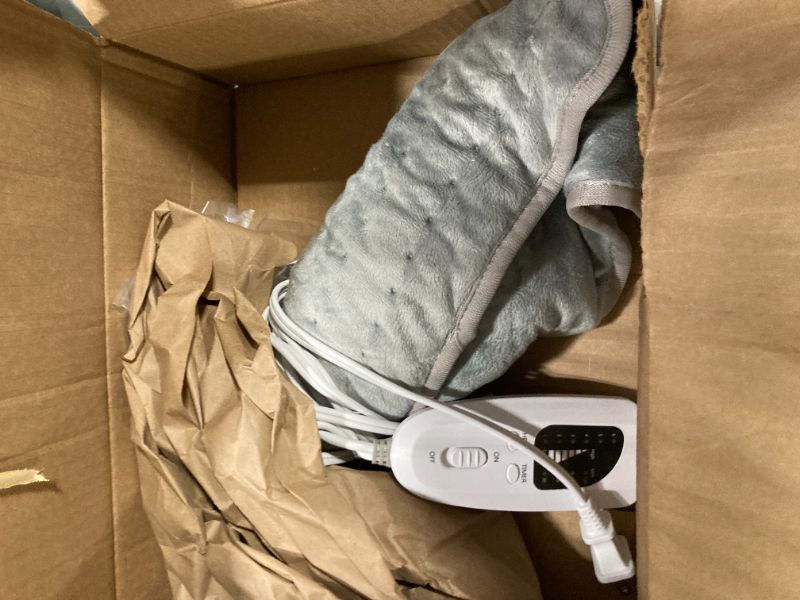 Photo 1 of *****USED****Heating Pad,Electric Heating Pads for Back,Neck,Abdomen,Fathers Day Dad Gifts,Moist Heating Pad for Shoulder,Knee,Arms,Legs,Dry/Moist Heat & Auto Shut Off,Birthday Gifts for Men(Light Gray, 24''×12'')