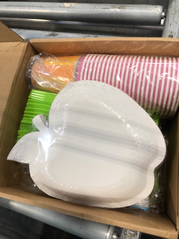 Photo 1 of 146 Pcs Back to School Decoration Apple Paper Plates First Day of School Party Supplies Tableware Set for 24 Guest 2 Disposable Tablecloth Composition Notebook Classroom Decoration Pre K Teacher Party
