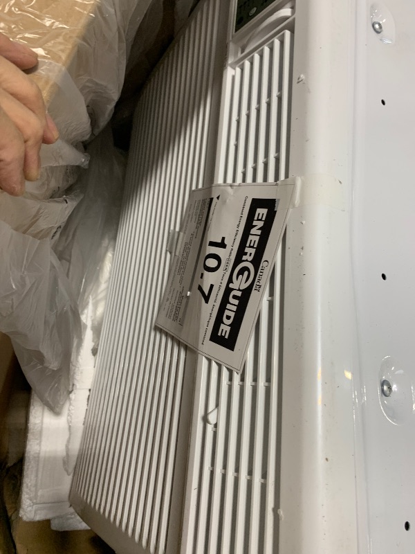 Photo 1 of *******DAMAGE*****Durastar DRWHC182XNA1 18,800 BTU 230V Window Air Conditioner with 16000 BTU Supplemental Heating and Remote Control - White