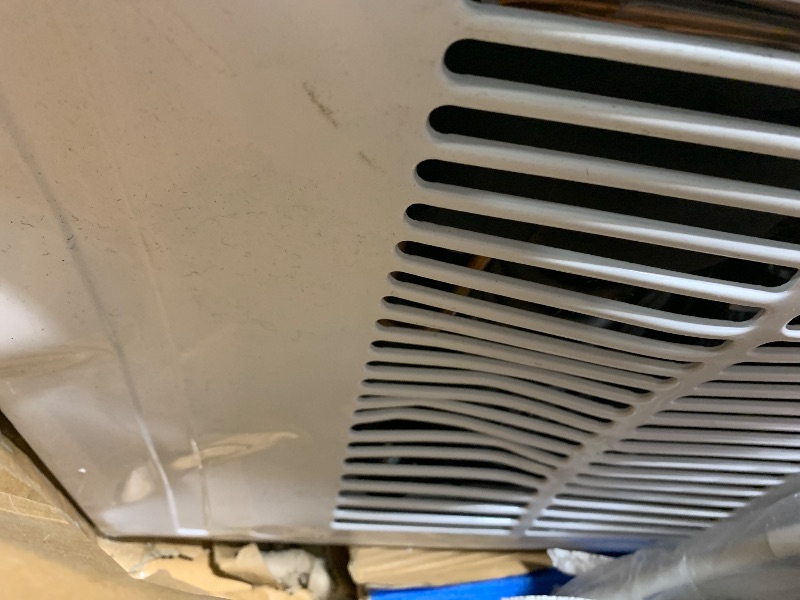 Photo 1 of *******DAMAGE*****Durastar DRWHC182XNA1 18,800 BTU 230V Window Air Conditioner with 16000 BTU Supplemental Heating and Remote Control - White
