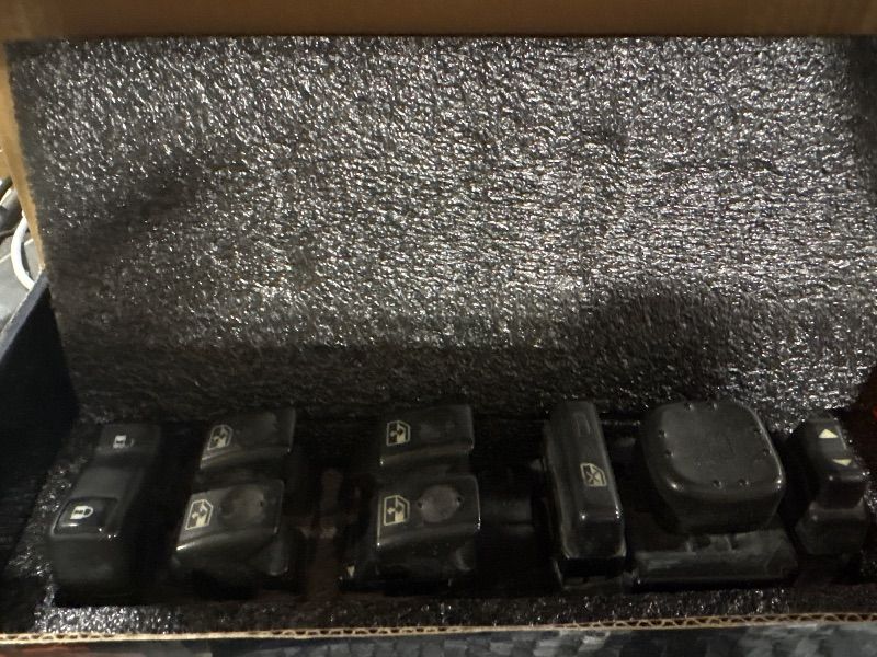 Photo 1 of **MINOR DAMAGE**USED**A-Premium - Driver Side Master Power Window Switch - Compatible with Chevy GMC Cadillac Models - 2003-2007 - Escalade, Avalanche, Silverado, Suburban, Tahoe, Sierra, Yukon - Replace 15883323, DWS-220