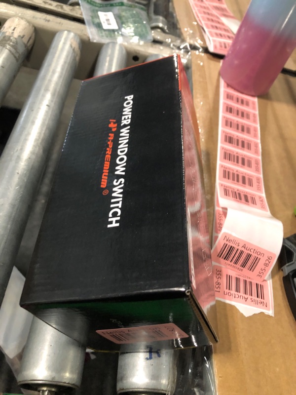 Photo 1 of **MINOR DAMAGE**USED**A-Premium - Driver Side Master Power Window Switch - Compatible with Chevy GMC Cadillac Models - 2003-2007 - Escalade, Avalanche, Silverado, Suburban, Tahoe, Sierra, Yukon - Replace 15883323, DWS-220