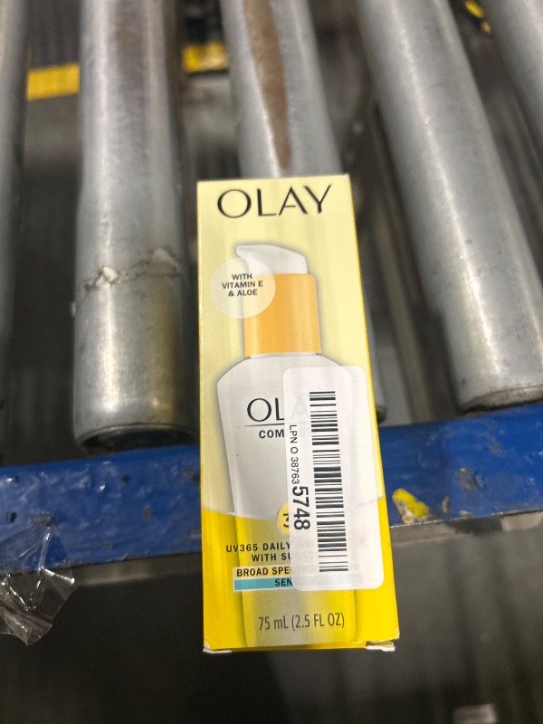 Photo 1 of ** only 1**Olay Face Moisturizer, Complete with Sunscreen SPF 30, Fragrance-Free for Sensistive Skin, Broad Spectrum Sun Protection, Long-Lasting Hydration, Non-Comedogenic - Vitamin E & Aloe - 2.5 Oz - 2 Pack