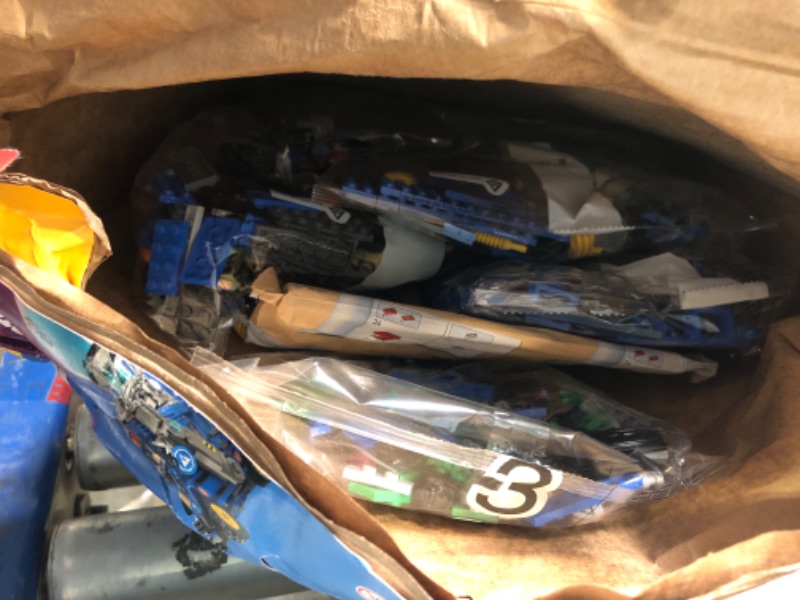 Photo 1 of ***damaged box**LEGO Fortnite Battle Bus - Collectible Fortnite Toy for Kids, Boys and Girls, Ages 10+ - Pretend Play Set with 9 Minifigures from Video Game - Gift Ideas for Fans - 77073