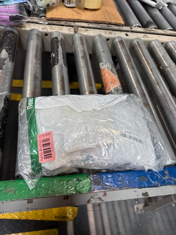 Photo 1 of **NEEDS TO BE CLEANED** Wyeysyt Women's UPF 50+ UV Sun Protection Cropped Jackets Athletic Running Workout Shirts Zip Up Hoodie Outdoor Jackets(White-S)