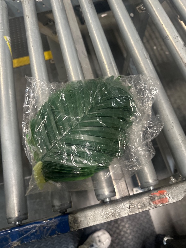Photo 1 of  Palm Artificial Plants Leaf for Home Kitchen Party Flowers Arrangement Wedding Decorations,Faux Large Tropical Palm Leaves Imitation Ferns
