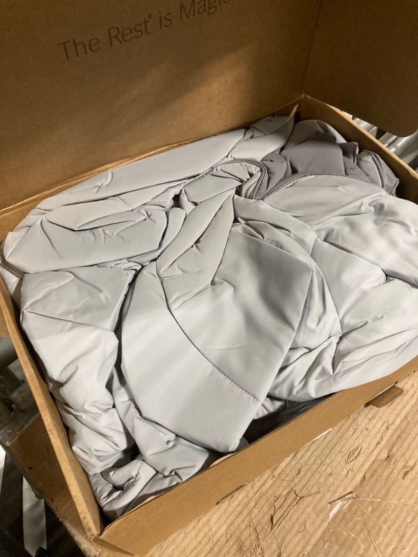 Photo 1 of **USED**DIRTY***    REST® Evercool® Cooling Comforter, Full/Queen, Blanket for Hot Sleepers, All Season Bedding to Keep Cool for Night Sweats, Breathable Lightweight Blanket, 90"x90" Inches, Cool Gray