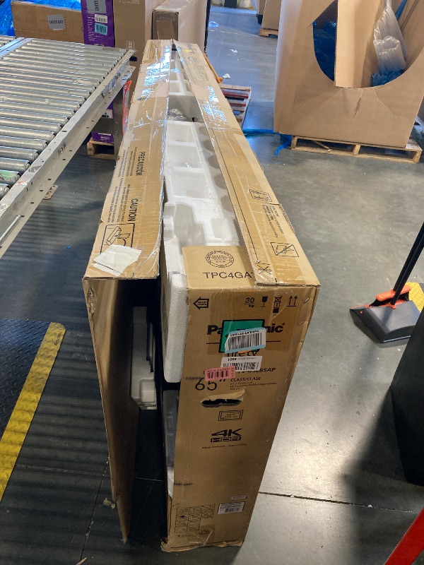 Photo 1 of ** USE FOR PARTS**
Panasonic Z85 Series (2024 Model) 65-inch OLED 4K Ultra HD Smart Fire TV, Dolby Vision IQ, HDR10+ Adaptive, 120Hz Refresh Rate - 65Z85AP