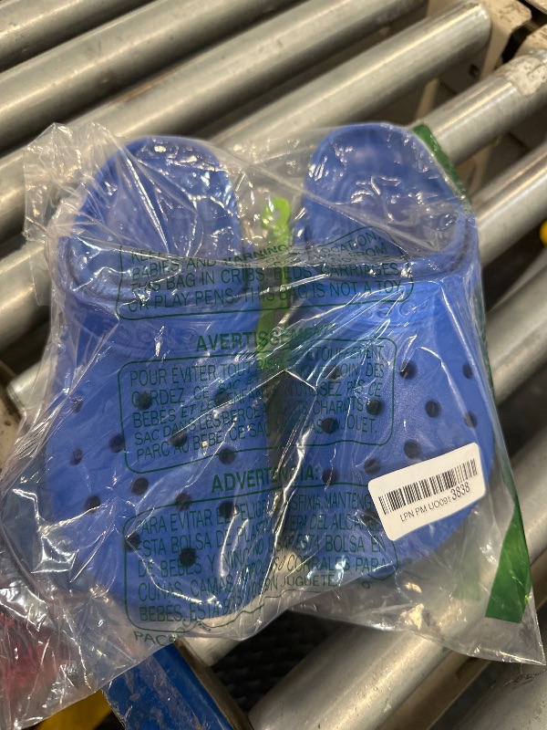 Photo 1 of Crocs Unisex-Adult Classic Clog, Clogs for Women and Men, Blue Bolt, 8 Men/10 Women
