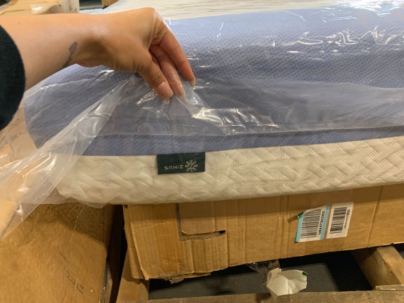 Photo 1 of ** SIMILAR/ NEW*** ZINUS 12 Inch Green Tea Essential Memory Foam Mattress [New Version], Queen, Fiberglass Free, Medium Feel, Breathable Airflow Memory Foam, Certified Safe Foams & Fabric, Mattress in A Box