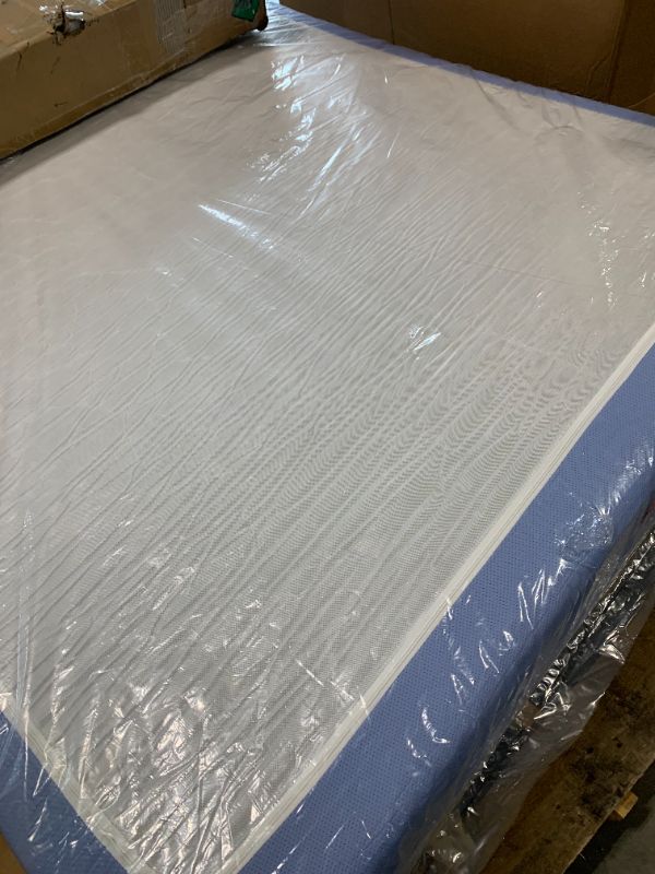 Photo 1 of ** SIMILAR/ NEW*** ZINUS 12 Inch Green Tea Essential Memory Foam Mattress [New Version], Queen, Fiberglass Free, Medium Feel, Breathable Airflow Memory Foam, Certified Safe Foams & Fabric, Mattress in A Box