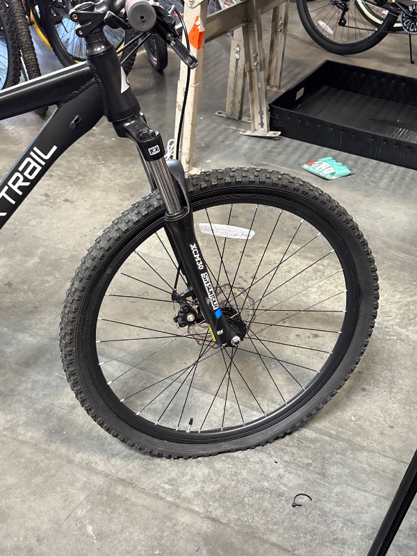 Photo 1 of **FINAL SALE-FRONT TIRE FLAT-POSSIBLE HOLE OR JUST NEEDS AIR**27.5" Ozark Trail Vibe Mountain Bicycle, Large Frame, Fits Riders 5'9" - 6'2"+, Black, Adult, Unisex
