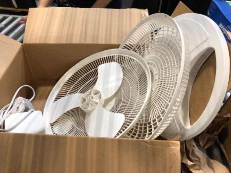 Photo 1 of ***COMPLETELY DISARMED***    Lasko 2520 Oscillating Stand Fan,White 16 Inch