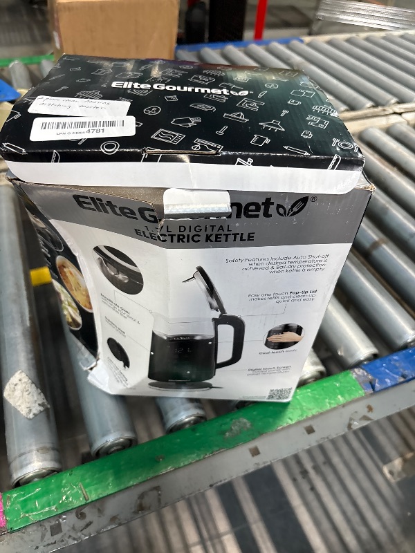 Photo 1 of **only the kettle***OVENTE Electric Kettle + 2-Slice Toaster Combo, 1.7L Water Boiler with Auto Shut-Off and Boil Dry Protection, Toasting Machine with 6-Shade Settings and Removable Crumb Tray, Black KP72B + TP2210B