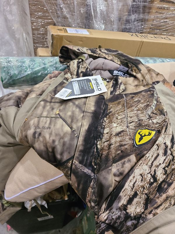 Photo 1 of  Men’s 3-in-1 Insulated Camo Hunting Parka, Waterproof Jacket, Versatile Camouflage Hunting Clothes for Men Size XL 
