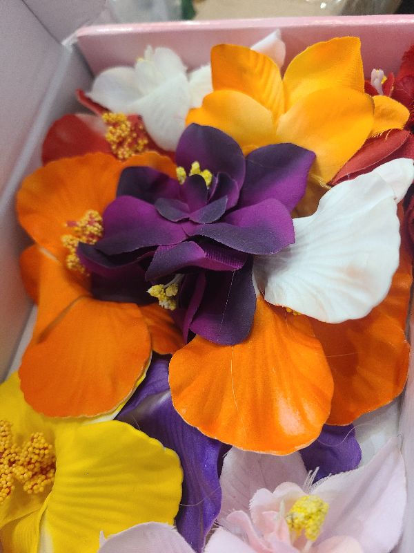 Photo 1 of 10 Pcs Hawaiian Flower Hair Clips for Women, Plumeria Hibiscus Hair Clips, Artificial Flower Clips 3.5 Inch Hair Accessories for Vacation Party Beach Seaside