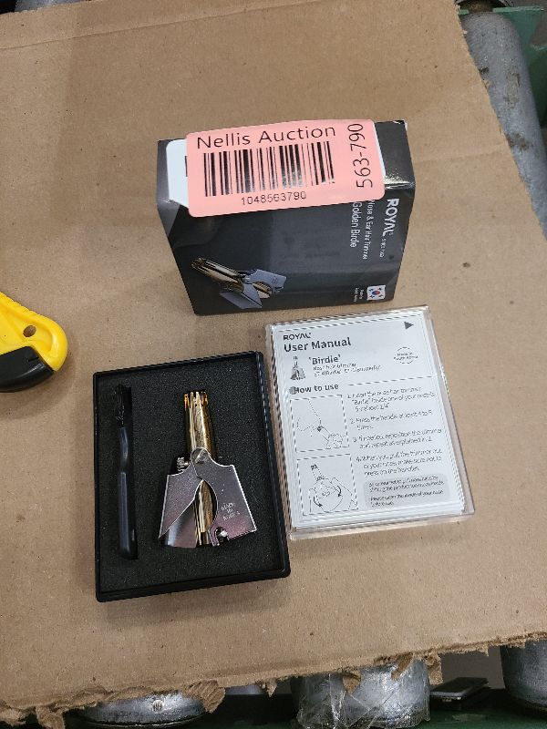 Photo 1 of [MADE IN KOREA] ROYAL Gold Nose hair trimmer for men, Golden Birdie, Allergy-free, Manual, Battery-free, Waterproof, Painless with Twelve Dual-Edged blades, Patented Mechanism ET-4PG