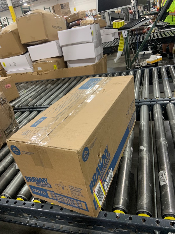 Photo 1 of Brawny Industrial Medium-Weight HEF Shop Towel by GP PRO (Georgia-Pacific), 25070, White, 9.1" W x 16.5" L, 500 Count (Case of 5 Boxes, 100 Wipers Per Box)