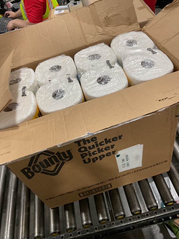 Photo 1 of Bounty Paper Towels Quick Size, White, 16 Family Rolls = 40 Regular Rolls
