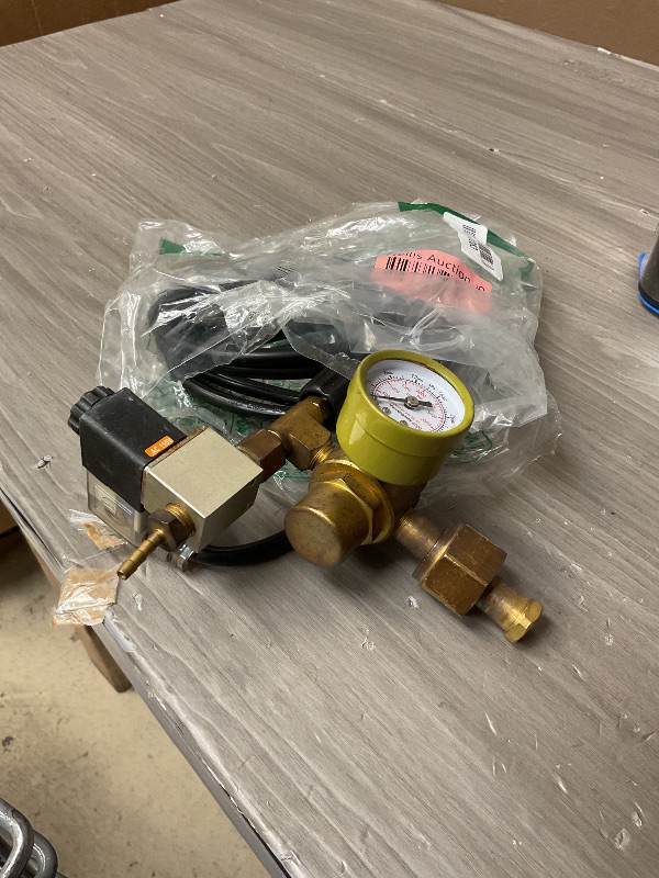 Photo 1 of VIVOSUN Hydroponics CO2 Regulator Emitter System with Solenoid Valve Flowmeter for Grow Room Grow Tent Garden