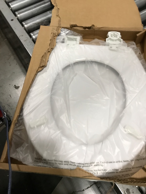 Photo 1 of BEMIS 500EC 390 Toilet Seat with Easy Clean & Change Hinges, 1 Pack Round, Cotton White