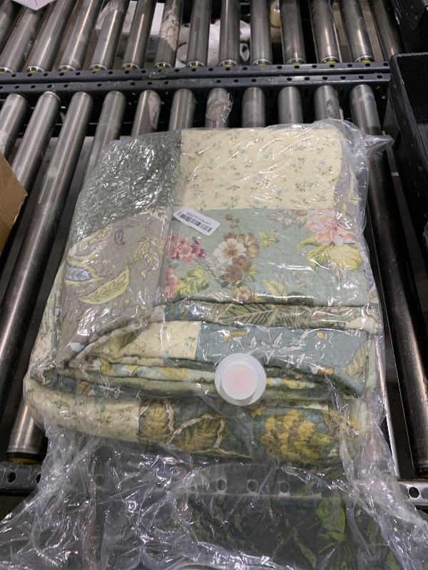 Photo 1 of YAYIDAY Quilt King Size Patchwork Bedspread - 100% Cotton Reversible Breathable Green Leaves Quilted Quilt with Pillow Shams for All Seasons