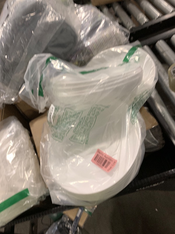 Photo 1 of Plastic bowl and plate set