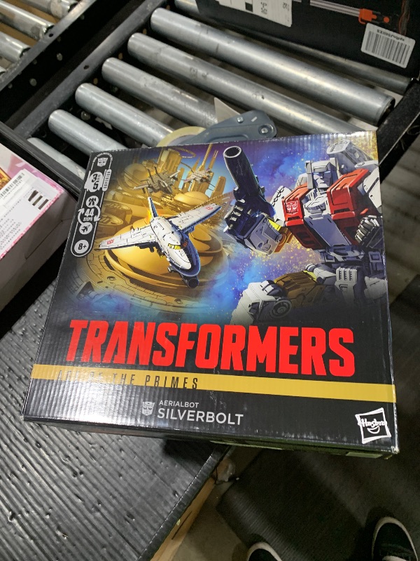 Photo 1 of Transformers Age of The Primes Commander Class Aerialbot Silverbolt, 7-inch Converting Action Figure, Robot Toys for Ages 8+