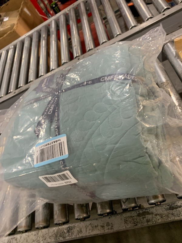 Photo 1 of Cmfshape Oversize King Bedspread 120"x120",3 Piece California King Quilt,Lightweight Blue Quilt Set for All Season,Modern Coin Pattern Bedding Set(1 Quilt,2 Pillowshams)