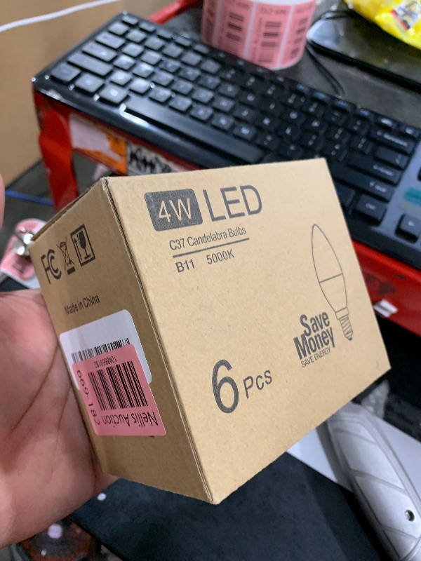 Photo 1 of Brightever Candelabra 40W Equivalent LED Light Bulbs, 4W Candle Light Bulbs with Small E12 Base, Daylight White 5000K Ceiling Fan Lightbulbs, Type B Bulb for Wall Sconces, Non-Dimmable, Pack of 6