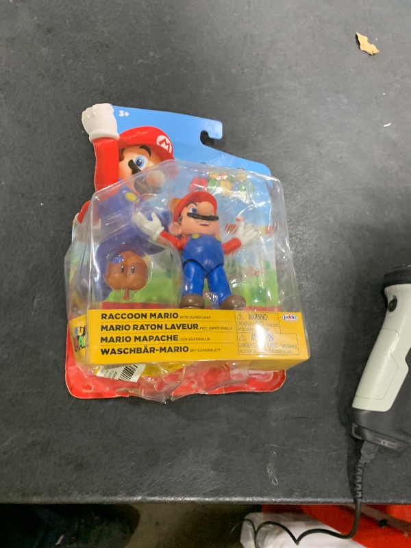 Photo 1 of Jakks Pacific Super Mario 4" Articulated Mario Action Figure with Super Mushroom
