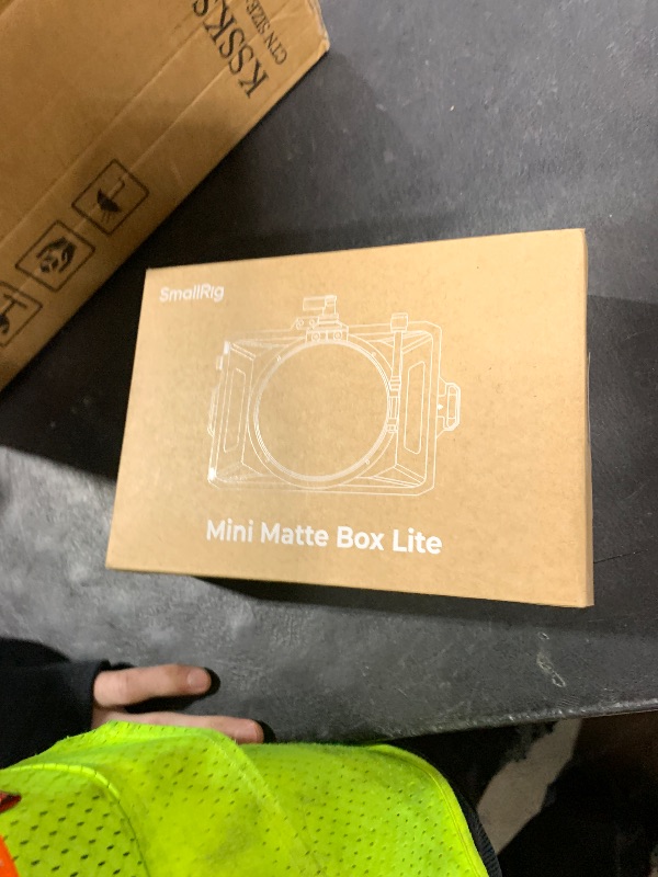 Photo 1 of SmallRig 95mm Mini Matte Box Litewith Carbon Fiber Top Flag, Compatible with 67mm/ 72mm/ 77mm/ 82mm Lenses for DSLR and Mirrorless Camera