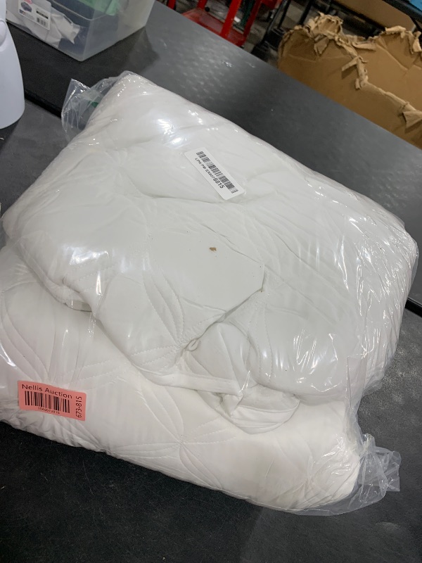 Photo 1 of Litanika White Oversized King Quilt Set Bedspread 120x120-3 Piece Lightweight Summer Coverlets Bedding Comforter Cover Bed Decor All Season(Super King - 1 Quilt, 2 Pillowcases)