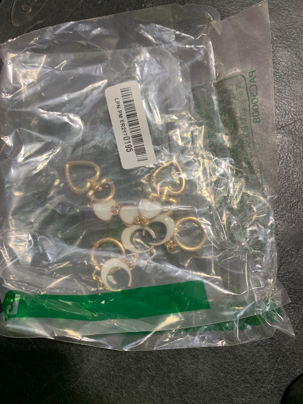 Photo 1 of 2Pcs Bag Extender Chain Heart Moon Purse Strap Extenders for Handbags Purse Extender Chain Gold Chain Purse Strap Replacement White Purse Accessories Bag Charms for Handbags Purse Making Supplies