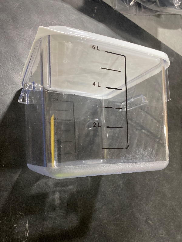 Photo 1 of Rubbermaid Commercial Products FG630600CLR 6306CLE SpaceSaver Square Containers, 6qt, 8 4/5w x 8 3/4d x 6 9/10h, Clear With LID