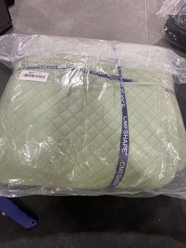 Photo 1 of Cmfshape Oversized King Quilt Set Bedspread 128x120-Sage Green California King Quilts 3 PCS-Lightweight Quilted Bedding Extra Large-Floral Coverlet for All Season
