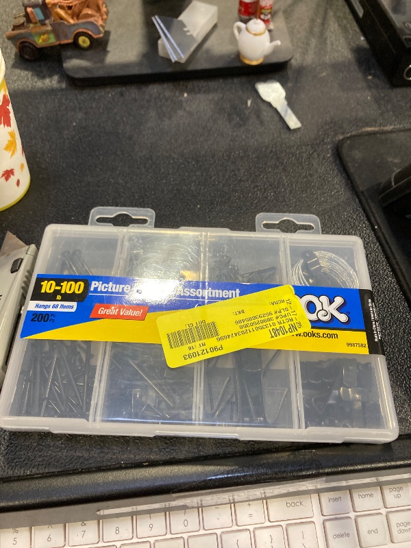 Photo 1 of 10-100 Picture hanger assortment 