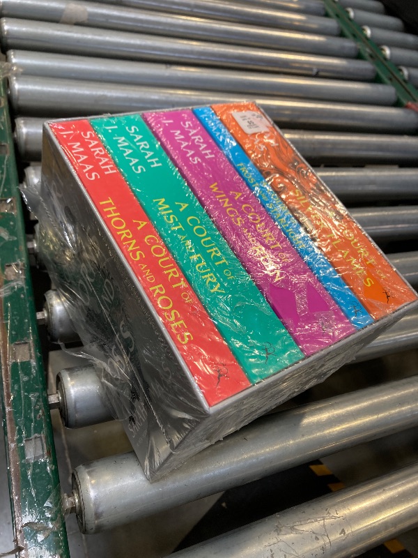 Photo 1 of A Court of Thorns and Roses Paperback Box Set (5 books)