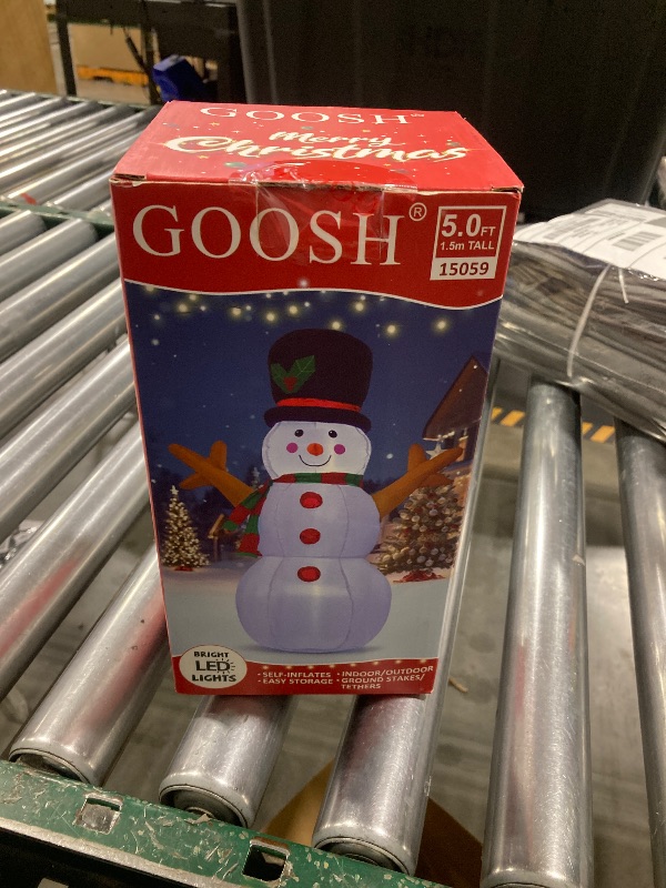 Photo 1 of GOOSH Christmas Inflatable 5 FT Inflatable Christmas Snowman Snowman Outdoor Christmas Decorations Blow up Snowman Inflatable with Lights Christmas
