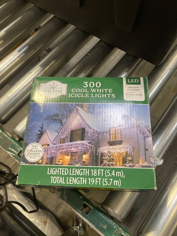 Photo 1 of 300 Cool White Icicle Lights 