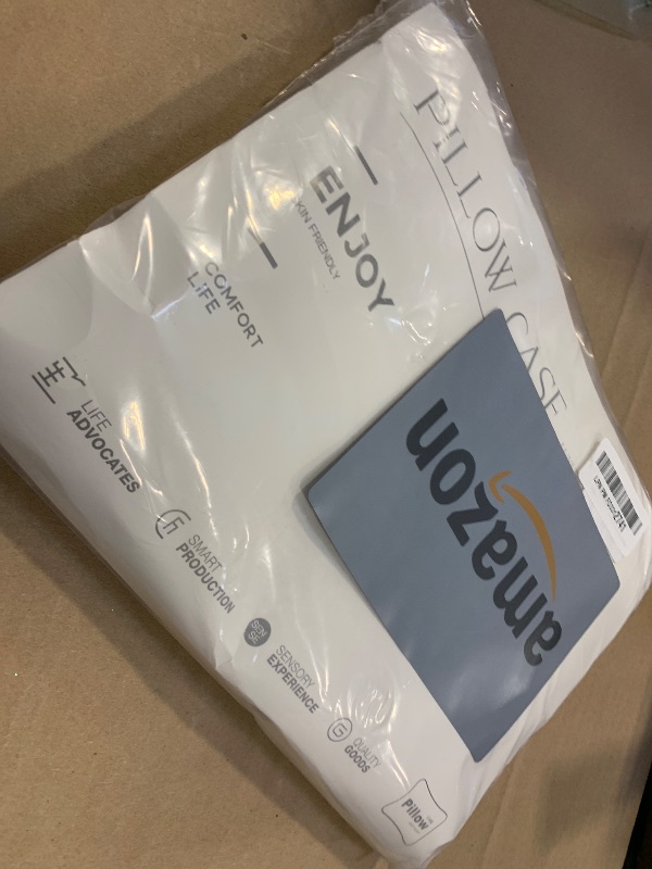 Photo 1 of 2 Pack Zippered Velvet Standard Pillowcases, Super Soft and Cozy Luxury Fuzzy Flannel Pillow Cases with Zipper, 20x26 Inches, White