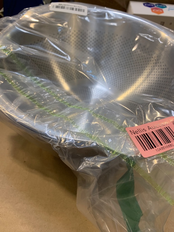 Photo 1 of 18/8 Stainless Steel Microwell Colander, 5QT Large Capacity with Handle Kitchen Food Strainer5QTColander+5QT Mixing bowl)